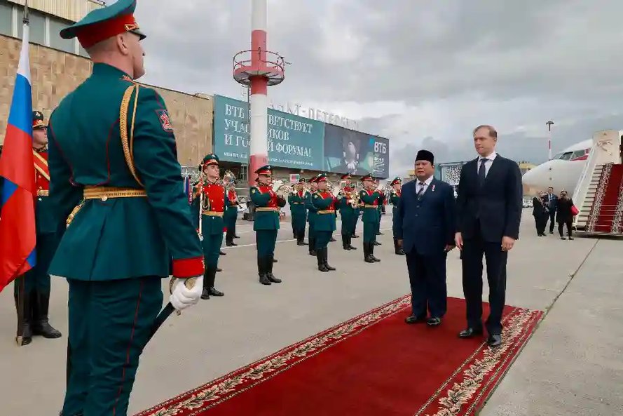Presiden RI Prabowo Subianto tiba di Bandara Internasional Pulkovo, St. Petersburg, Federasi Rusia